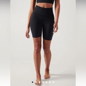 Athleta Ultra High Rise Elation 7” Short
